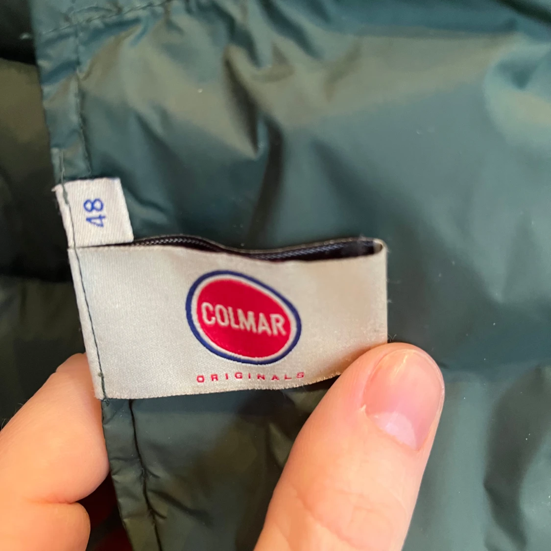 Mörkblå pufferjacka från Colmar - 92