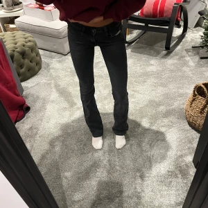 Lågmidjade Diesel jeans - Snygga svarta oanvända Lågmidjade diesel jeans