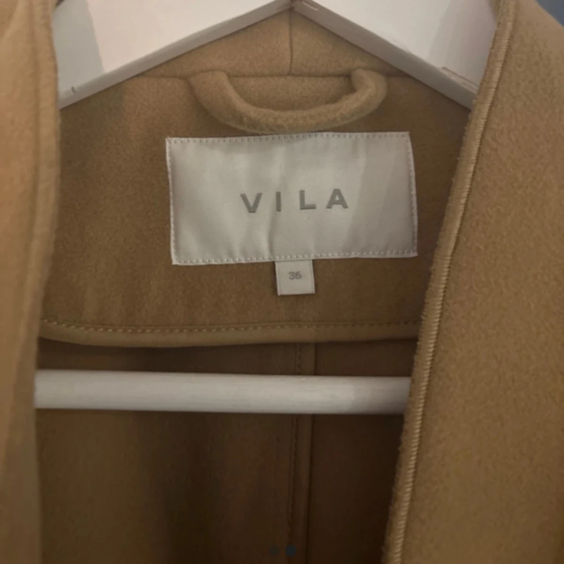 Beige kappa från VILA - 90