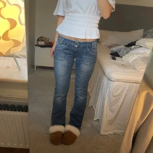 Lee jeans  - Snygg lågmidjade bootcut jeans från lee, midjemått rakt över 37 cm och innerbenslängden 79 cm❤️