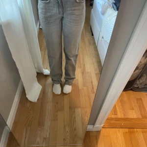 Grå jeans från gina  - Snygga grå jeans från gina vöskogt bekväma 