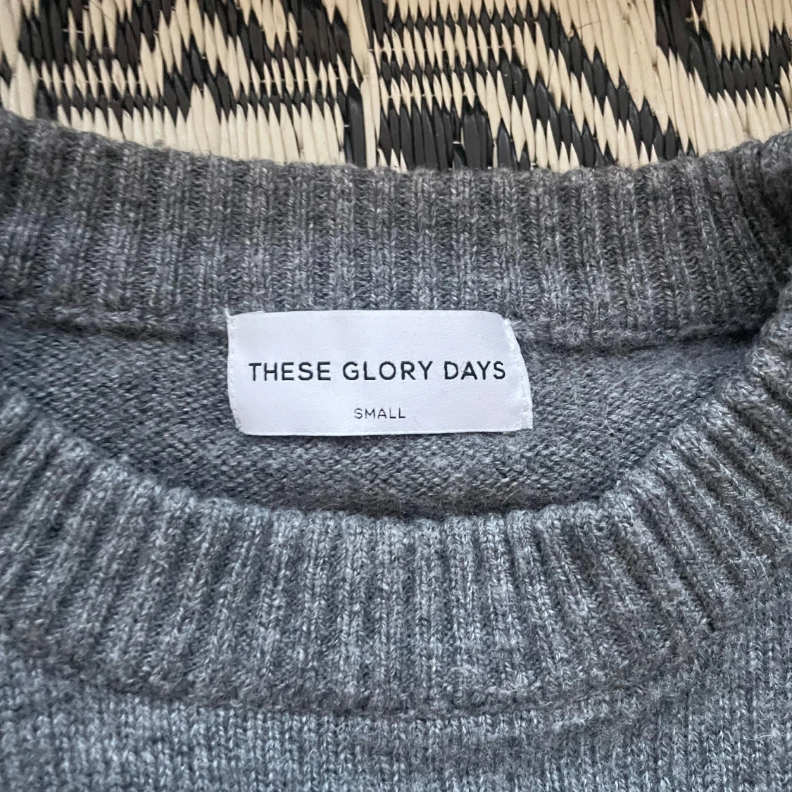 Grå stickad tröja från These Glory Days - 90