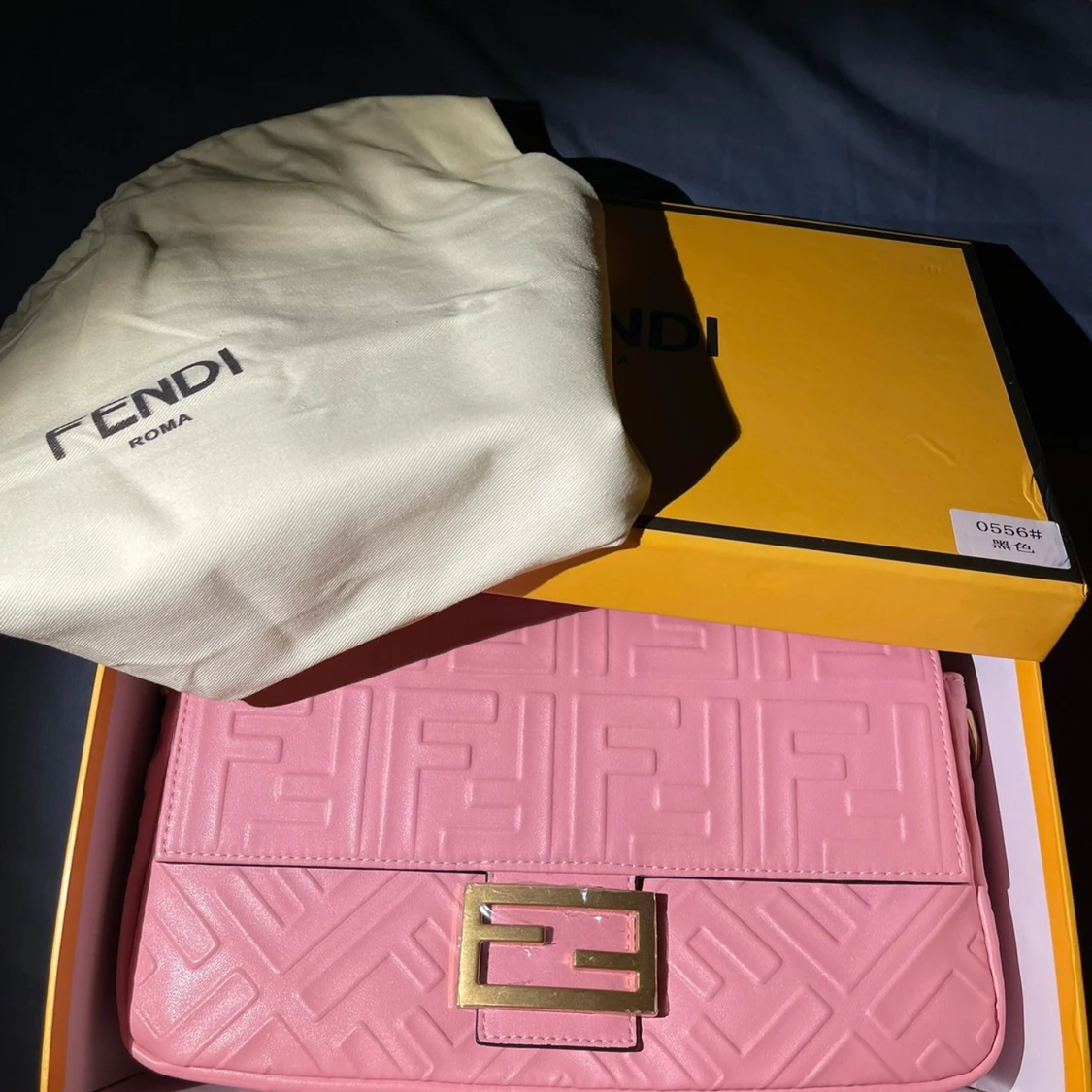 Rosa axelväska från Fendi - 90