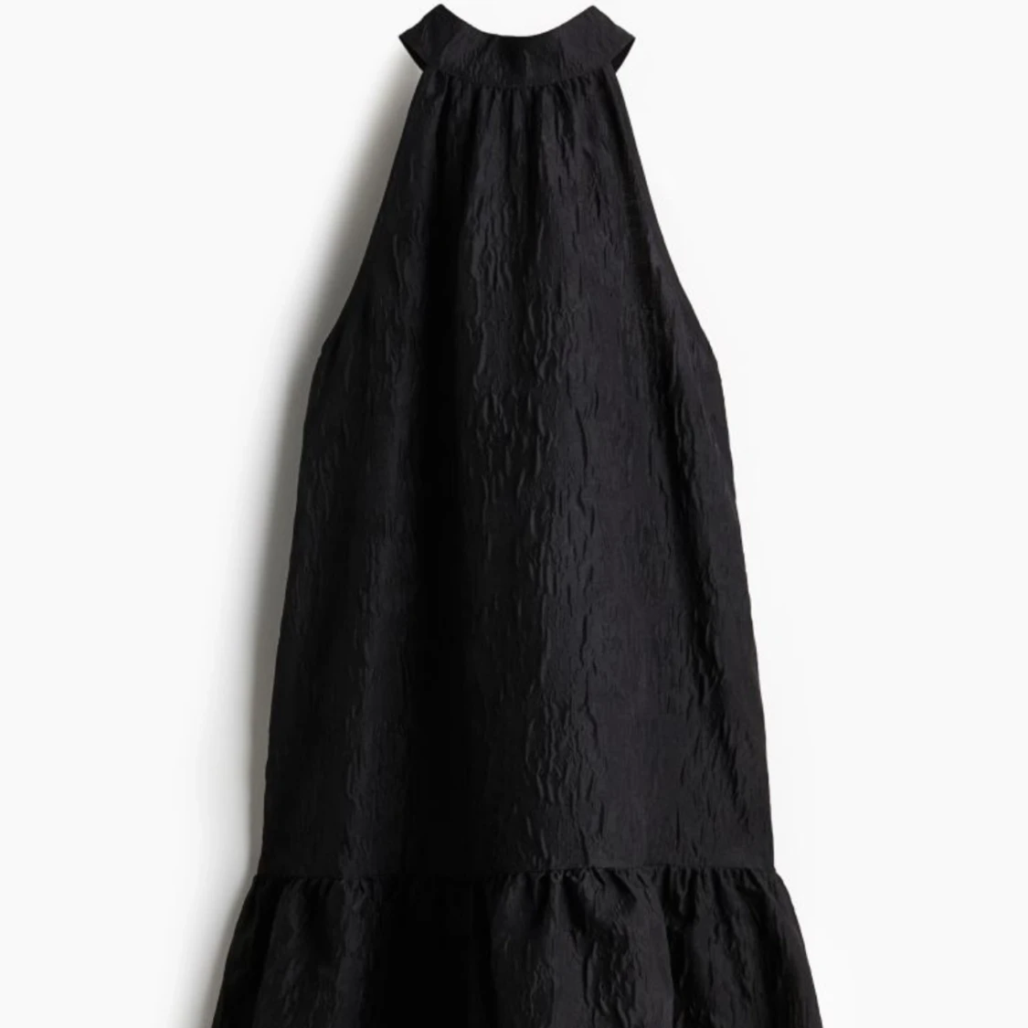 Svart klänning med rosett - 1