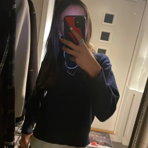 Mörkblå stickad tröja - Stickad tröja från Gina tricot!💙