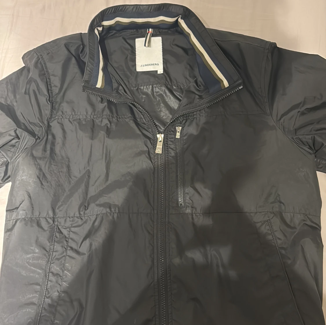 Svart vindjacka från J.Lindeberg - 90