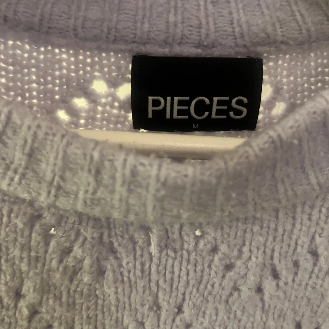 Ljuslila stickad tröja från Pieces - 90