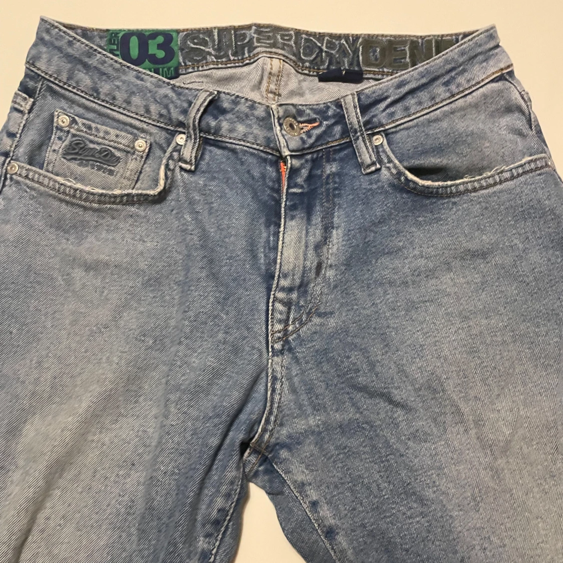 Blå jeans från Superdry - 90
