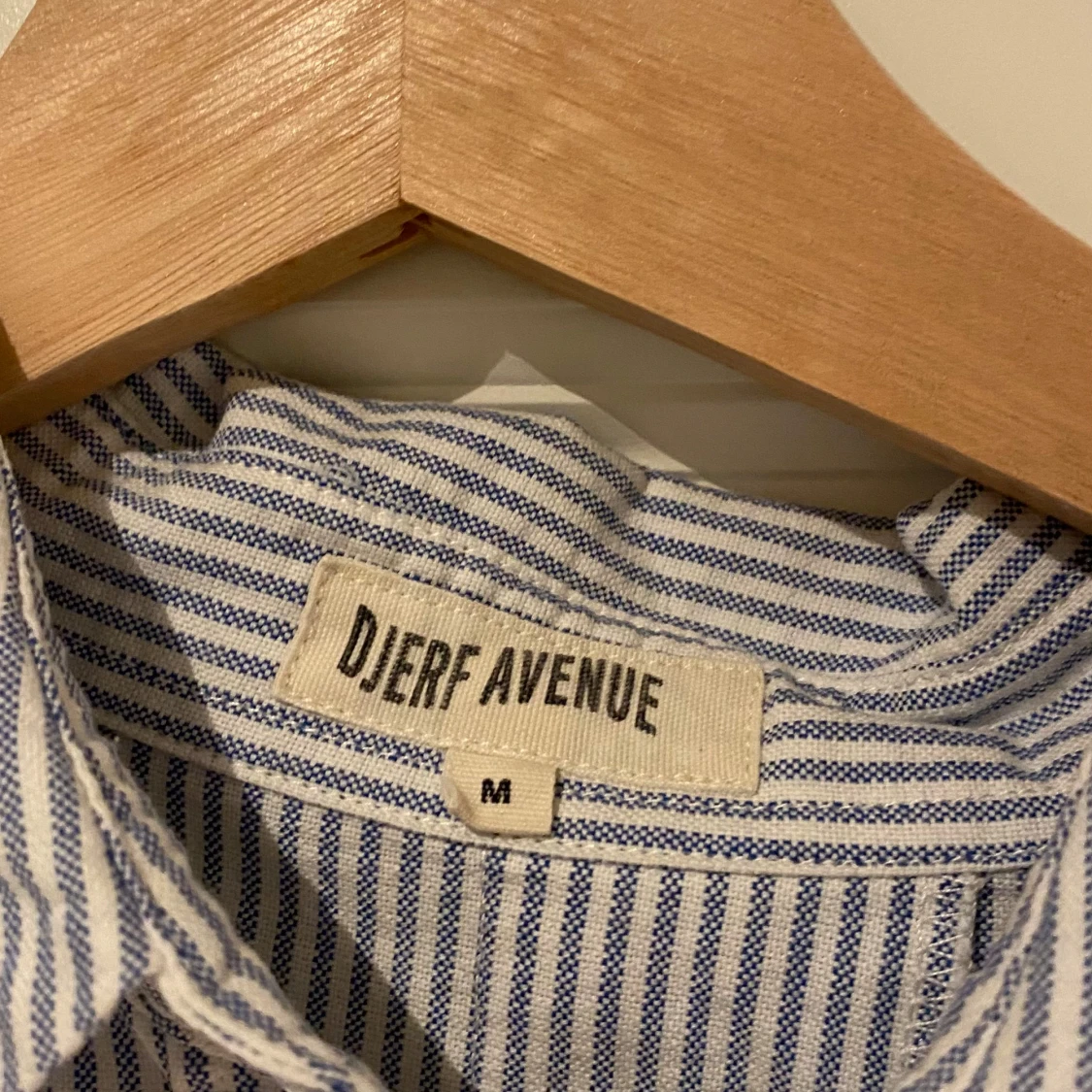 Randig skjorta från Djerf Avenue Breezy - 90