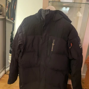 Sail racing vinterjacka Storlek M - Tjabba! Säljer en Sail racing vinterjacka i storlek M