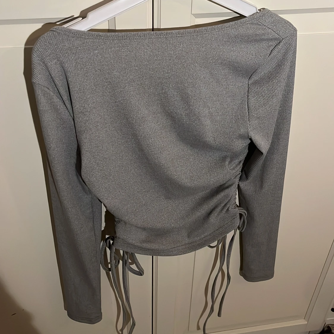 Grå långärmad topp  - 90