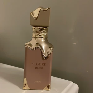 Eclaire parfym från Lattafa - Jätte god doft, luktar exakt som bianco latte. Har endast test spreyat den.
