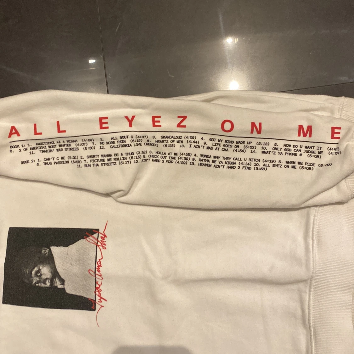 Vit sweatshirt med 2Pac-tryck från Junkyard - 91