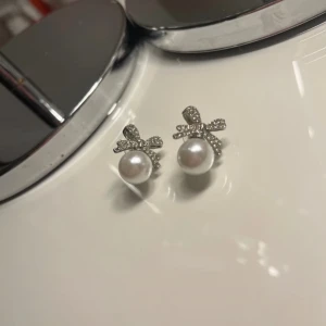 Örhängen - Så fina och eleganta! Aldrig använda