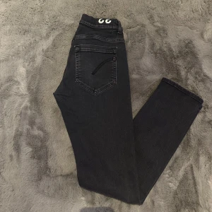 Dondup George  - Säljer ett par feta dondup jeans i modellen George || Skick 9/10 || Storlek W33 || har du några frågor är det bara att höra av sig 👍