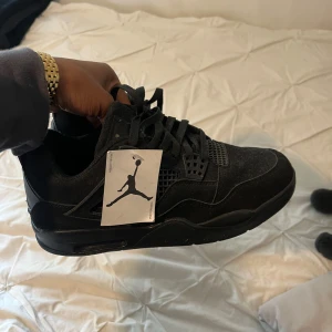 Jordan 4 Black Cats - Jordan 4, black cats. Aldrig använt. 