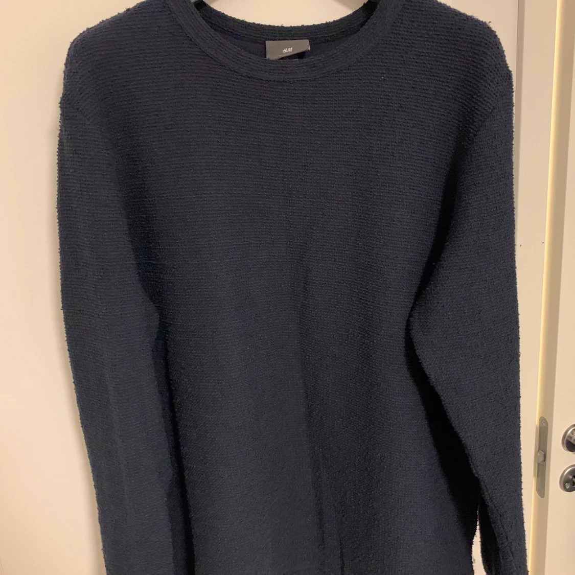 Mörkblå stickad tröja från H&M