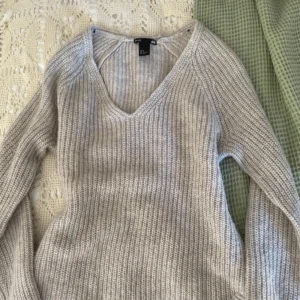 Stickad grå tröja - Från H&M i storlek S💕