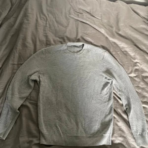Grå Zara sweatshirt  - Storlek S, mycket bra skick använd 1-2 gånger