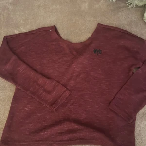 Ny - Storlek 134-140. Säljer för 250kr men går att diskutera💕