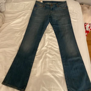 Lågmidjade jeans  - Så fina från Wrangler🩷 Midjemått: 38 Innebensmått: 81