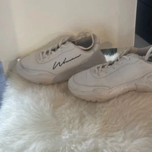 Vita skor  - Vita skor 