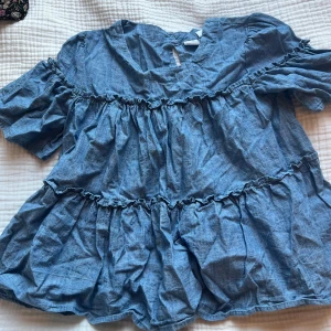 Denim Blus - Jättefin blus från GAP kids i storlek XXL vilket motsvarar XS-S❤️