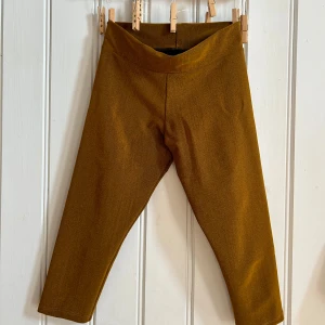 Tights I guld  - Tights i guld Från Spanien  