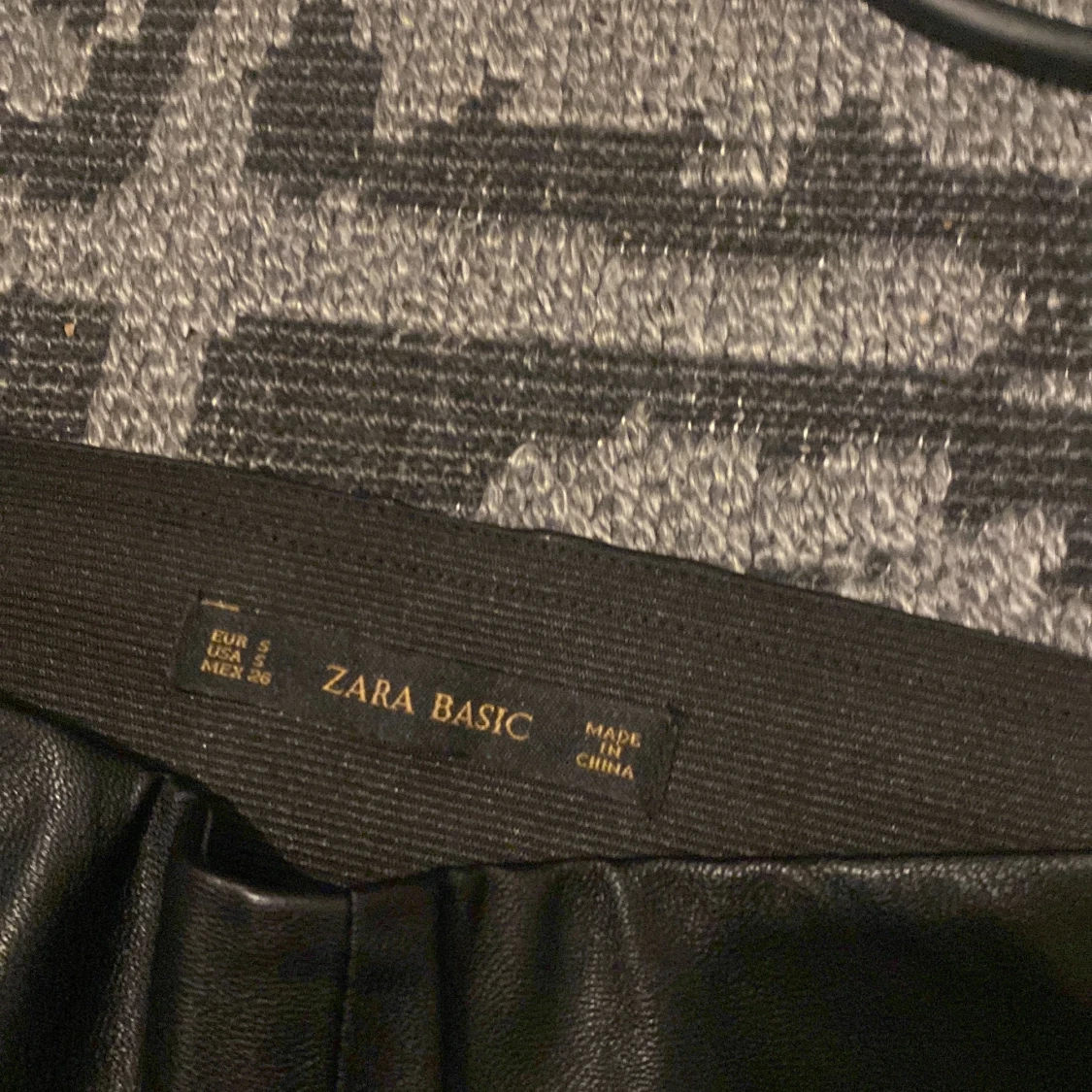 Svarta skinnbyxor från Zara Basic - 91