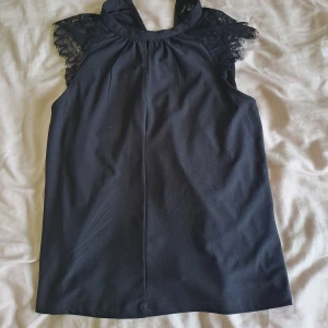 Svart spetstopp - Svart spetstopp från veromoda i xs