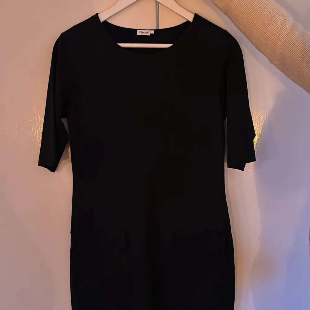 Filippa K klänning marin blå, M.. Mekot.