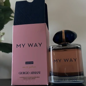 Giorgio Armani parfym My Way Intense - Den är typ nästan full. Denna är 90 ml köpt på Kicks. 