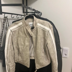 Biker jacka  - Fin beige jacka !