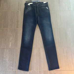 SPRILLANS NYA replay anbass hyperflex  - // SPRILLANS NYA Replay anbass hyperflex, i den fetaste färgen på marknaden | Storlek W28 / L32 | Kontakta för fler frågor eller funderingar // Deluxe Closet 