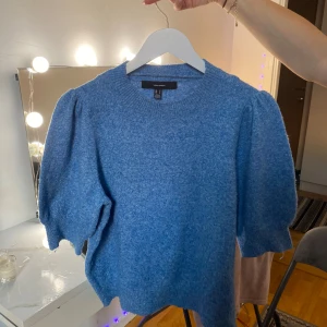 Stickad tröja - Stickad tröja från veromoda med puffärmar 🩵