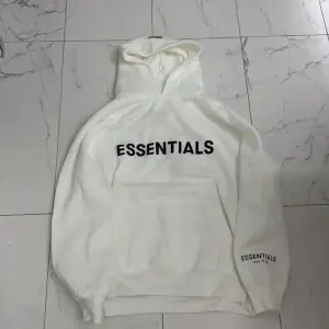 Helt ny essentials hoodie Storlek S  Ganska oversized