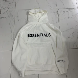 Essentials hoodie - Helt ny essentials hoodie Storlek S  Ganska oversized