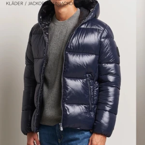 Save the duck jacka - Save the duck jacka, nypris ca 4000kr. Herrmodell men skulle säga att den är unisex, strl S, jätte bra skick