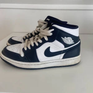 Jordan 1 - Har använder några gången men är ändå i fint skick!