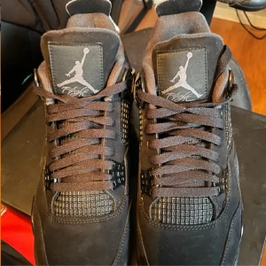 Jordan 4 - Säljer dessa fina skor, är typ som helt nya låda och tag kommer med. Pris kan diskuteras vid en snabb affär