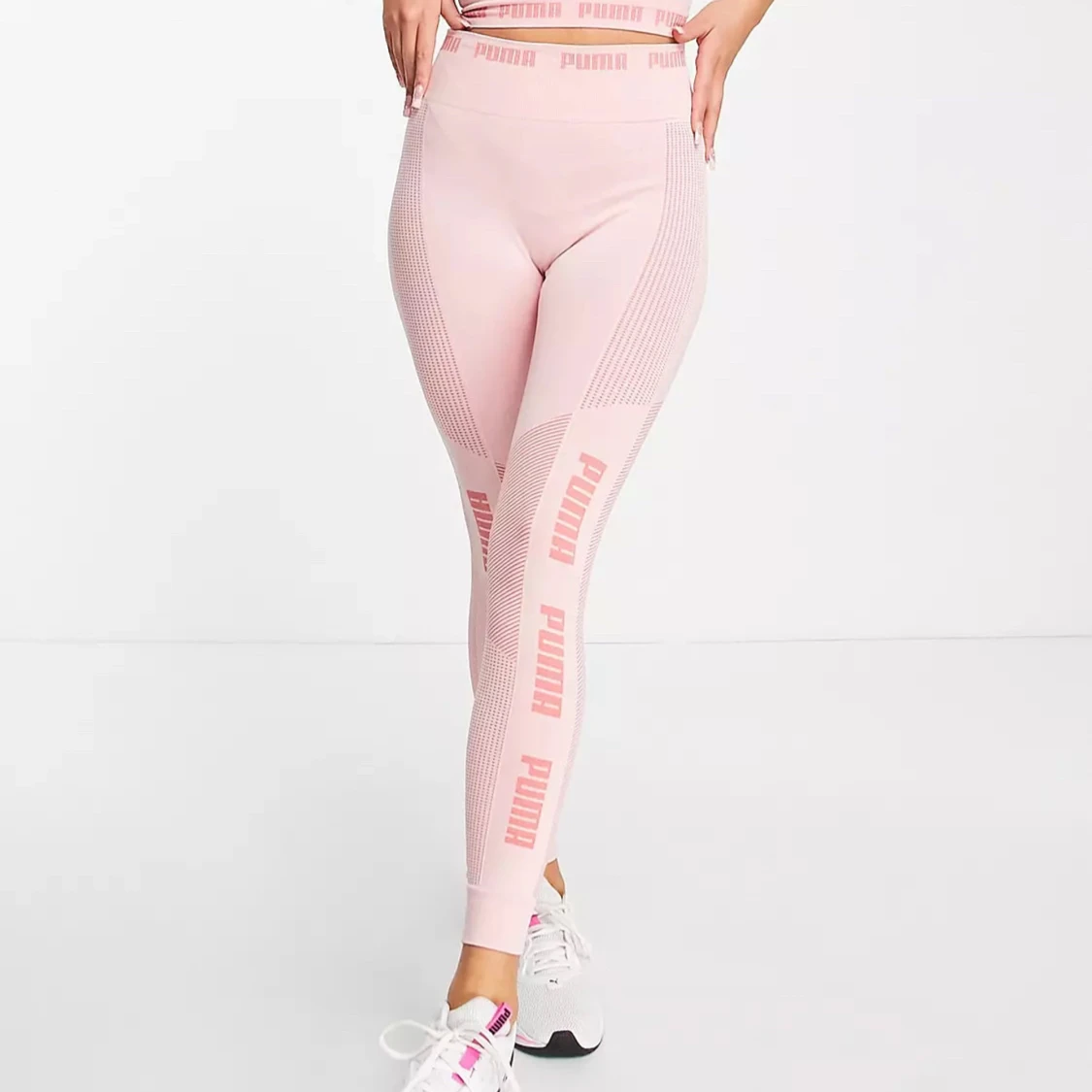 Rosa ribbad linnetopp från Puma - 91