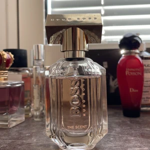 Hugo Boss the scent for her edp 30 ml - 30 ml använd några gånger men i stort sett full flaska 