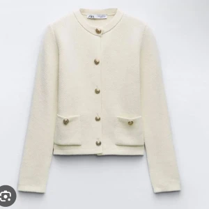 Superfin kofta zara - Så fin kofta från zara som passar perfekt till hösten🥰🥰kanppt använd 