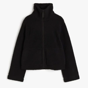 Teddyjacka från HM - Intressekoll på min populära teddyjacka från HM. Jättefint skick och använd endast ett fåtal gånger!🤍