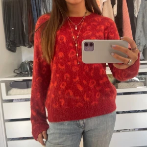 Mohair Wool Other Stories stickad⭐️ - Supersnygg stickad tröja från &Other Stories i mohair Wool blandning💞 favorit i garderoben men har tröttnat lite så säljer! passar xs-s, möts upp eller postar⭐️ nypris ca 500