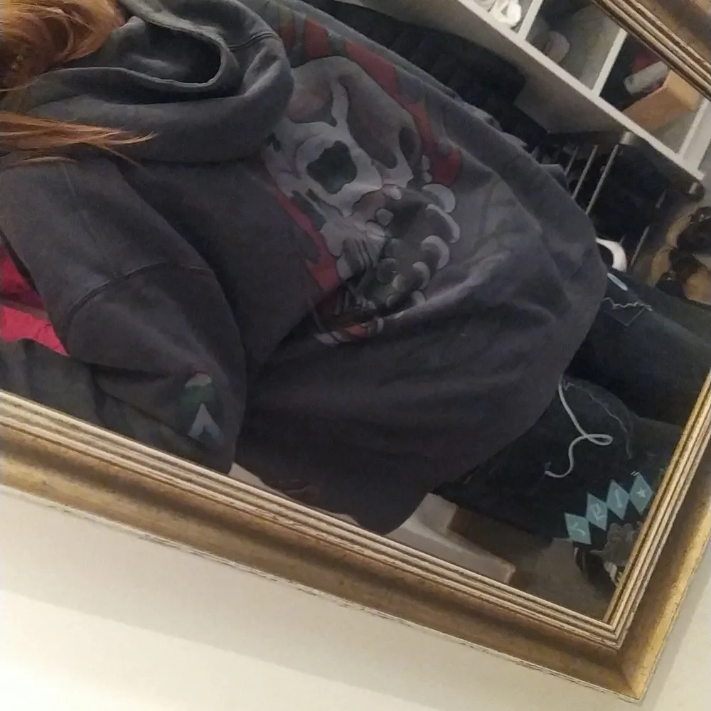 Jättesnygg helt ny ed Hardy hoodie, knappt använd utmärkt skick💯köptes för 1200!. Hoodies.