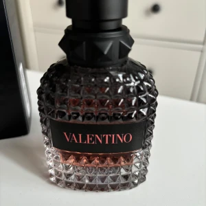 Valentino Coral fantasy - Ca 35/50 ml kvar Full presentation medföljer 