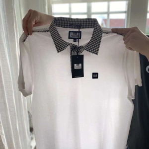 Weekend offender  - Helt ny Weekend offender Piké med tags kvar i stl M