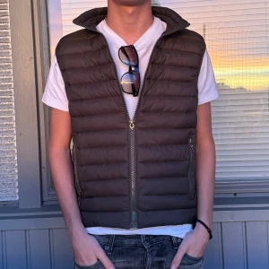 Väst herr - Svin snygg väst som tyvärr är för liten för mig. 