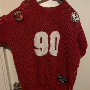 Stickad Basket Tröja - använd 2-3 gånger, storlek S för män så den sitter som en M för kvinnor.